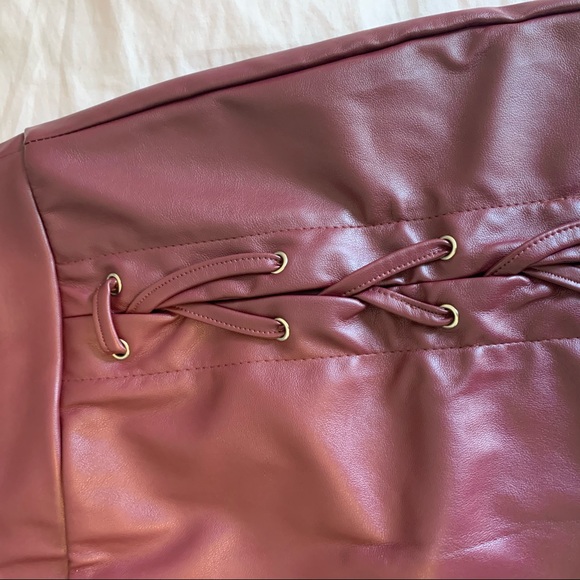 Burgundy miniskirt - Picture 2 of 5